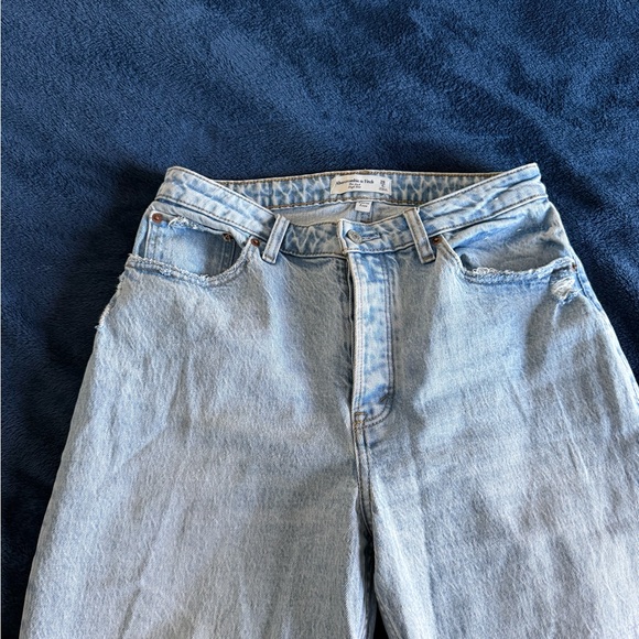 Abercrombie & Fitch Light High Rise Dad Jeans - Picture 2 of 6